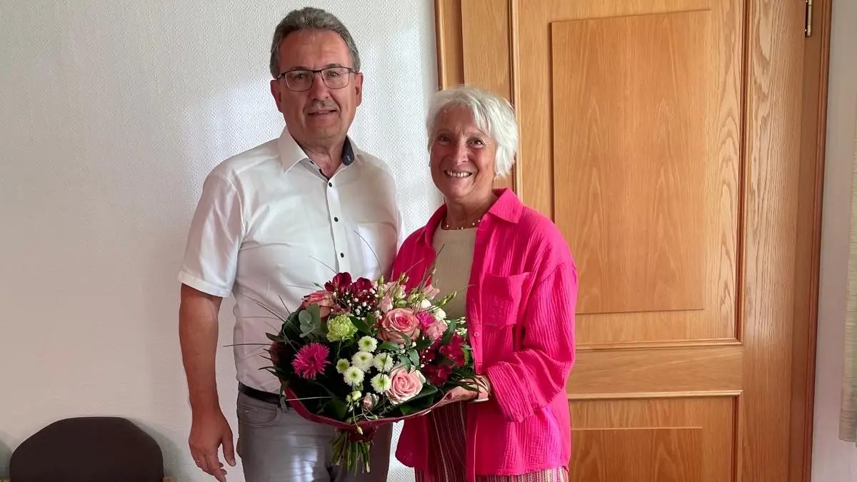 Uwe Handgrätinger verabschiedete seine langjährige Gemeindemitarbeiterin Hildegunde Kosziol in den Ruhestand.