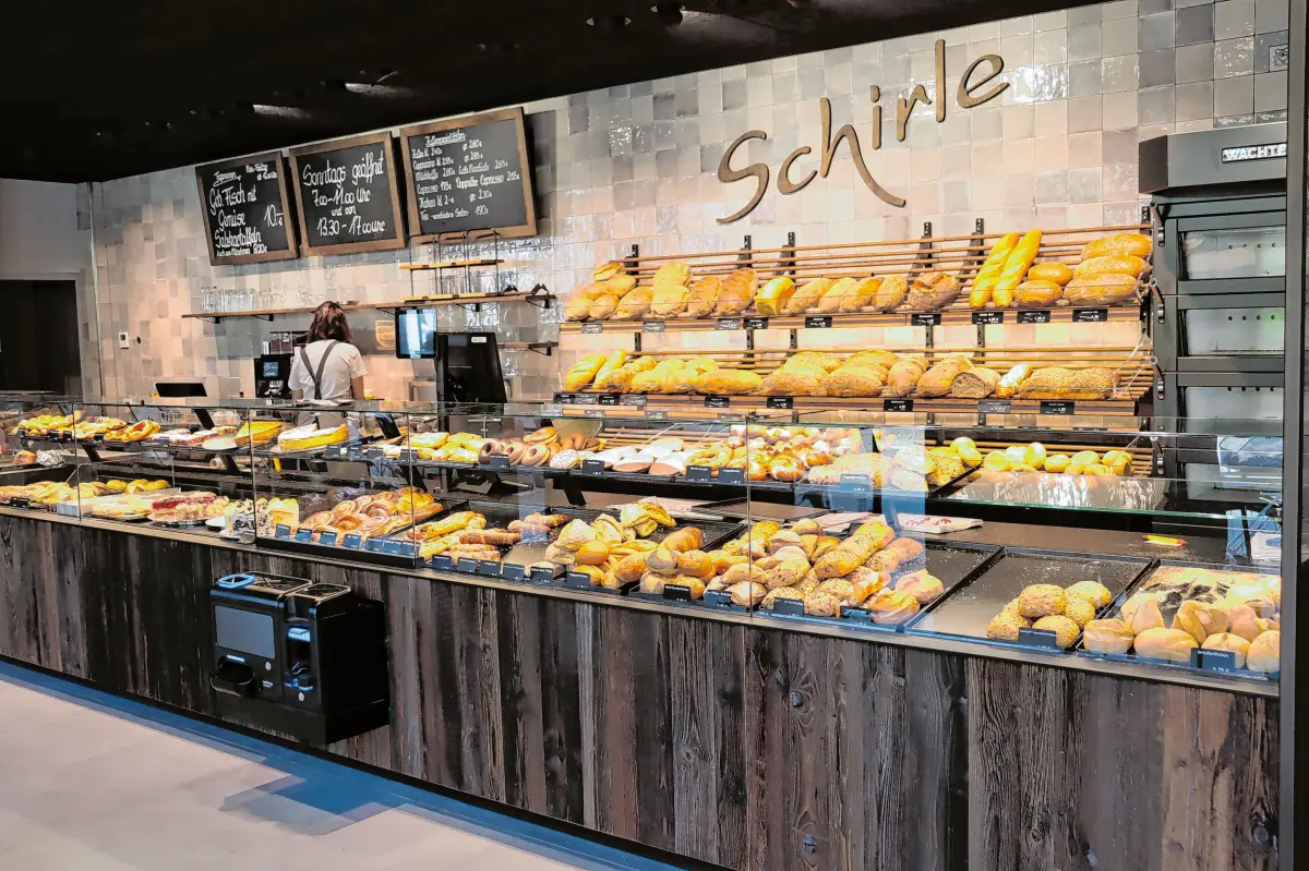 Hygienisch: Die Barzahlung wird nun über zwei Automaten abgewickelt. ⇥Fotos: Alisa Grün