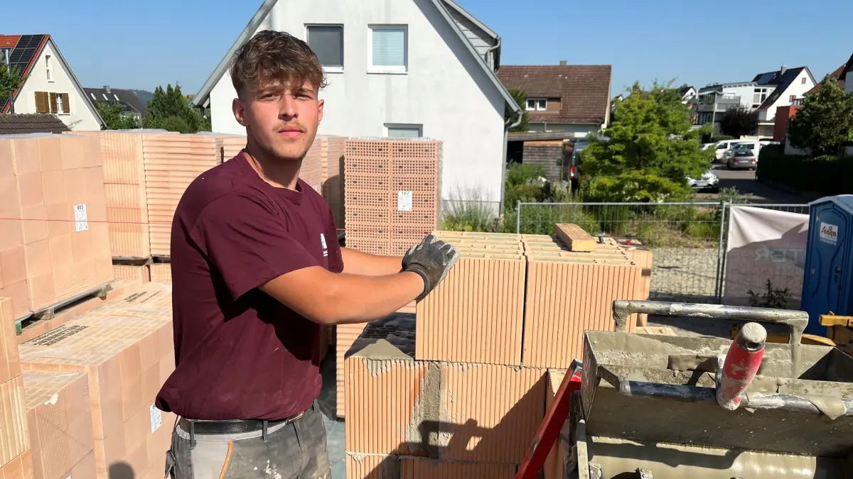 Ylber Zogaj macht eine Ausbildung zum Maurer bei der Firma Haas Bauunternehmen aus Sulzbach-Laufen