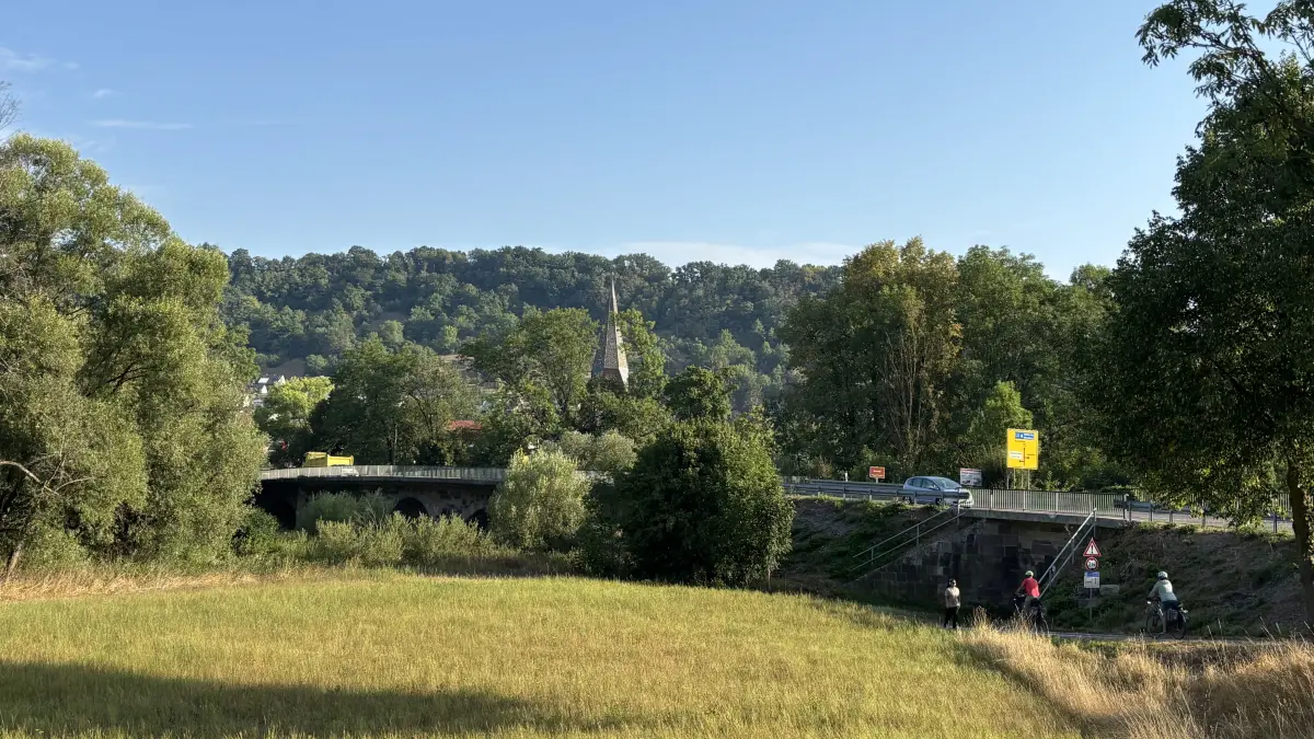Die B-19-Brücke in Untermünkheim besteht aus zwei Bauwerken.