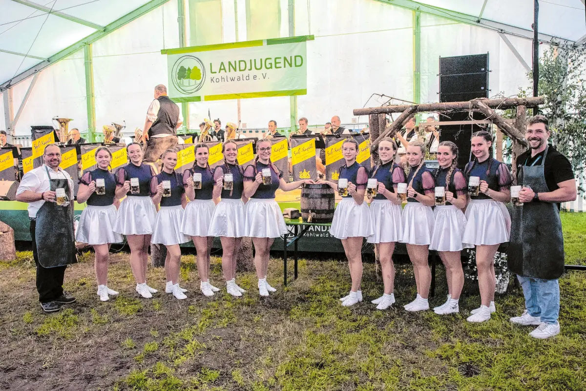 Das Kohlwaldfest dient der Brauchtumspflege. Dazu gehört der traditionelle Fassanstich mit Bierprobe am Freitag ebenso wie das Schauprogramm am Sonntag. In diesem Jahr steht die Heuernte damals und heute im Fokus. ⇥Foto: Manfred Schreckenhoefer