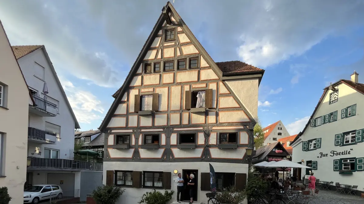 In dieses Haus im Fischerviertel sollen zwei Vereine einziehen. Nun wurde dafür kräftig die Werbetrommel gerührt.