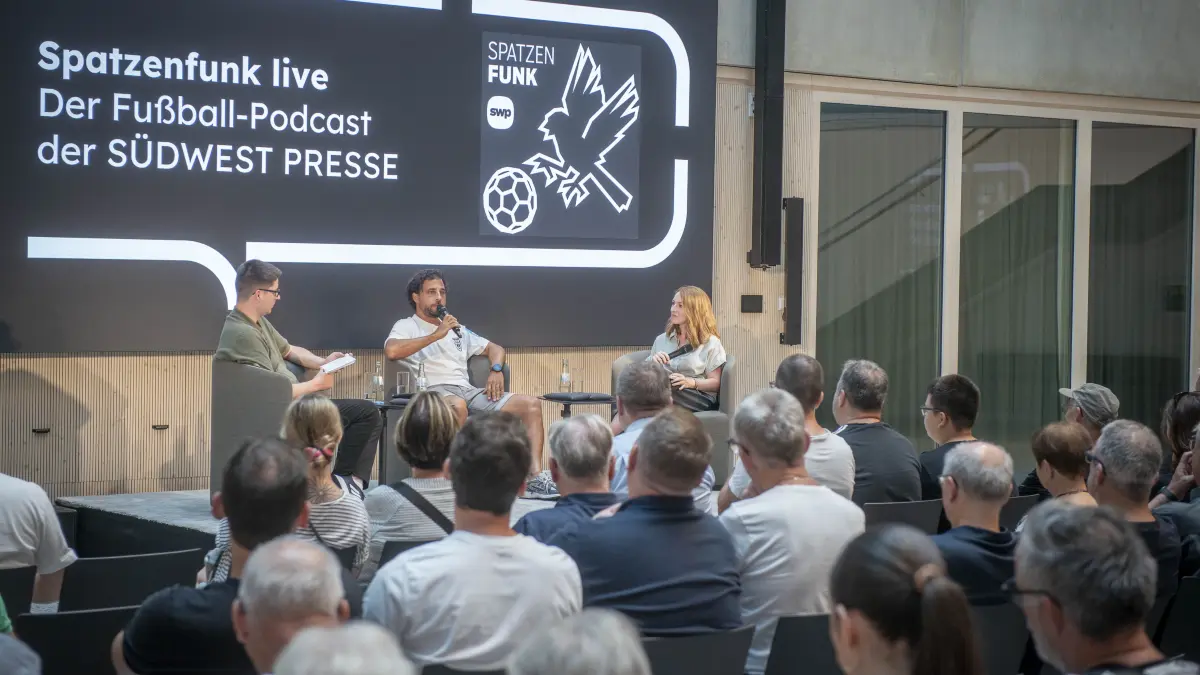 Spatzenfunk live: Daniel Jungwirth, Cheftrainer des SSV Ulm 1846 Fußball, war vor Regionalliga-Auftakt zu Gast im neuen Medienhaus der SÜDWEST PRESSE und stellte sich den Fragen der SWP-Sportreporter Nadine Vogt und Elias Hoffmann.