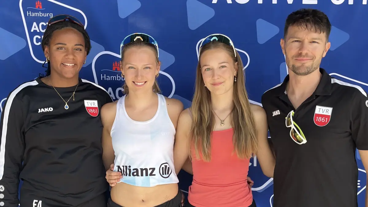 Rottenburger Spielerinnen: (von links) Ella Althoff, Nele Baur, Enni Baur und Trainer Michael Sackmann-Baur