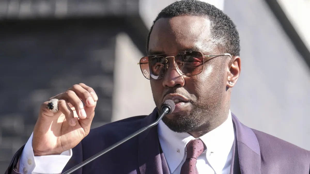 Sean Combs muss sich auf weitere Wochen hinter Gittern einstellen: Sein Entlassungstermin wurde erneut nach hinten verschoben.
