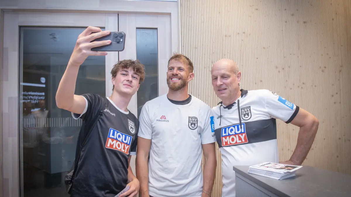 Spatzenfunk live: Daniel Jungwirth, Cheftrainer des SSV Ulm 1846 Fußball, war vor Regionalliga-Auftakt zu Gast im neuen Medienhaus der SÜDWEST PRESSE und stellte sich den Fragen der SWP-Sportreporter Nadine Vogt und Elias Hoffmann.