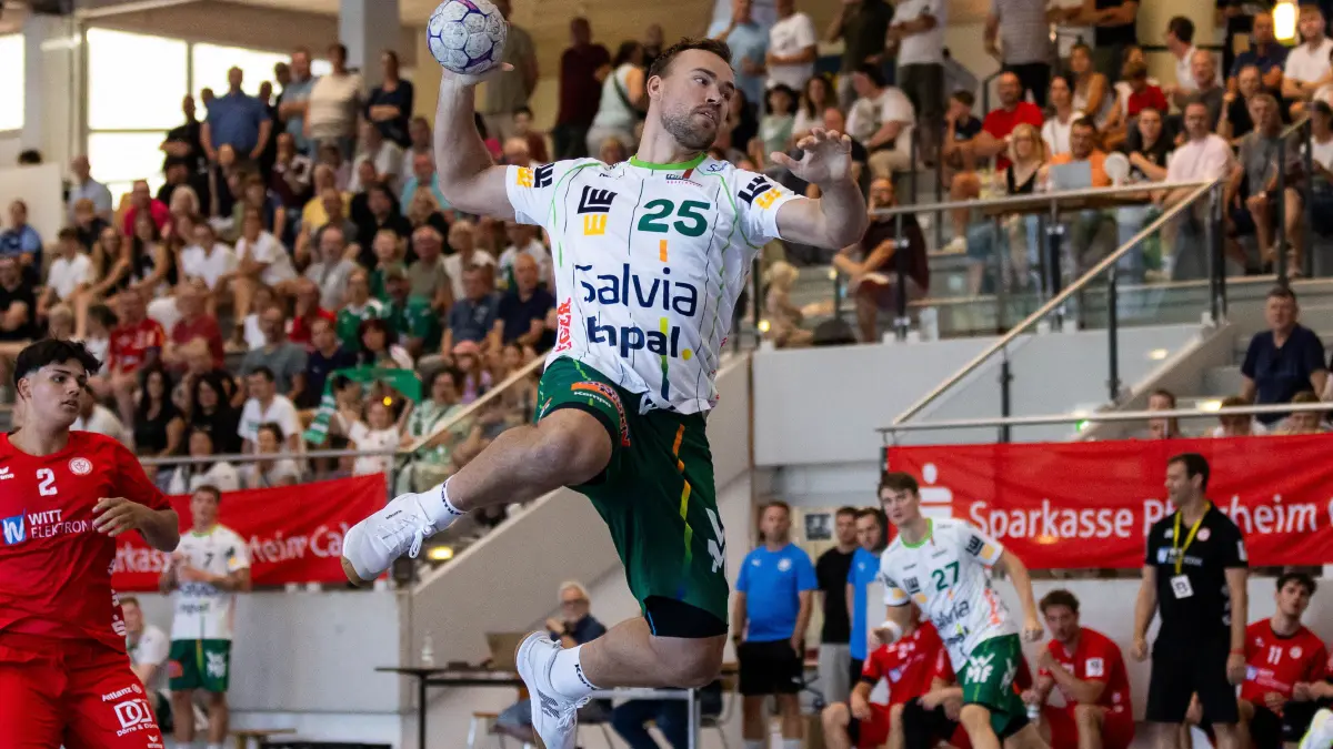 GER, FRISCH AUF! Goeppingen vs. TSV Neuhausen/Filder, Handball, Vorbereitung, Turnier, S-Cup Altensteig, Viertelfinale, Spielzeit 2026/2027, 07.08.2026,: Ludvig JURMALA (FRISCH AUF! Goeppingen, #25) erzielt ein Tor, Aktion, Torwurf
GER, FRISCH AUF! Goeppingen vs. TSV Neuhausen/Filder, Handball, Vorbereitung, Turnier, S-Cup Altensteig, Viertelfinale, Spielzeit 2026/2027, 07.08.2026,
Foto: Eibner-Pressefoto/Oliver Schmidt