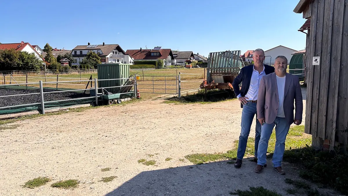Tante Enso kommt nach Nellingen - Das Bild zeigt das Grundstück mit kleinem Schuppen, der noch abgerissen wird. Es befindet sich in der Türkheimer Straße.