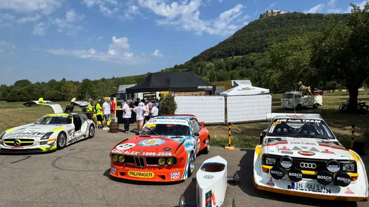 Schon der Fuhrpark bei der Pressekonferenz war beeindruckend. Aber trotzdem noch nicht mit dem zu vergleichen, was die Besucher am 6. September beim Bergpreis erwartet.