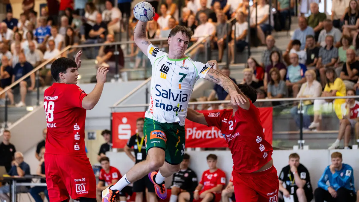 GER, FRISCH AUF! Goeppingen vs. TSV Neuhausen/Filder, Handball, Vorbereitung, Turnier, S-Cup Altensteig, Viertelfinale, Spielzeit 2026/2027, 07.08.2026,: Victor KLOEVE FRISCH AUF Goeppingen, 07 erzielt ein Tor, Aktion, Torwurf GER, FRISCH AUF Goeppingen vs. TSV Neuhausen/Filder, Handball, Vorbereitung, Turnier, S-Cup Altensteig, Viertelfinale, Spielzeit 2026/2027, 07.08.2026, GER, FRISCH AUF Goeppingen vs. TSV Neuhausen/Filder, Handball, Vorbereitung, Turnier, S-Cup Altensteig, Viertelfinale, Spielzeit 2026/2027, 07.08.2026, Altensteig *** Victor KLOEVE FRISCH AUF Goeppingen, 07 scores a goal, play, shot on goal GER, FRISCH AUF Goeppingen vs. TSV Neuhausen Filder, handball, preseason, tournament, S Cup Altensteig, quarterfinals, 20262027 season, August 7, 2026, GER, FRISCH AUF Goeppingen vs. TSV Neuhausen Filder, handball, preseason, tournament, S Cup Altensteig, quarterfinals, 20262027 season, August 7, 2026, Altensteig Copyright: xEibnerxPressefoto/OliverxSchmidtx EP_OST