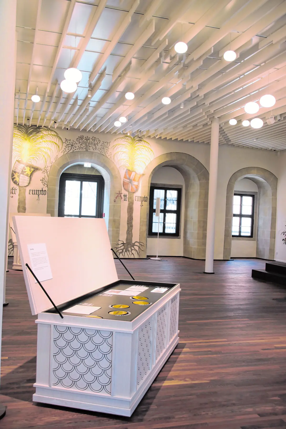 Im Palmensaal ist vieles neu, unter anderem die Decke, das Lichtkonzept und die Ausstellungskisten auf Rädern.