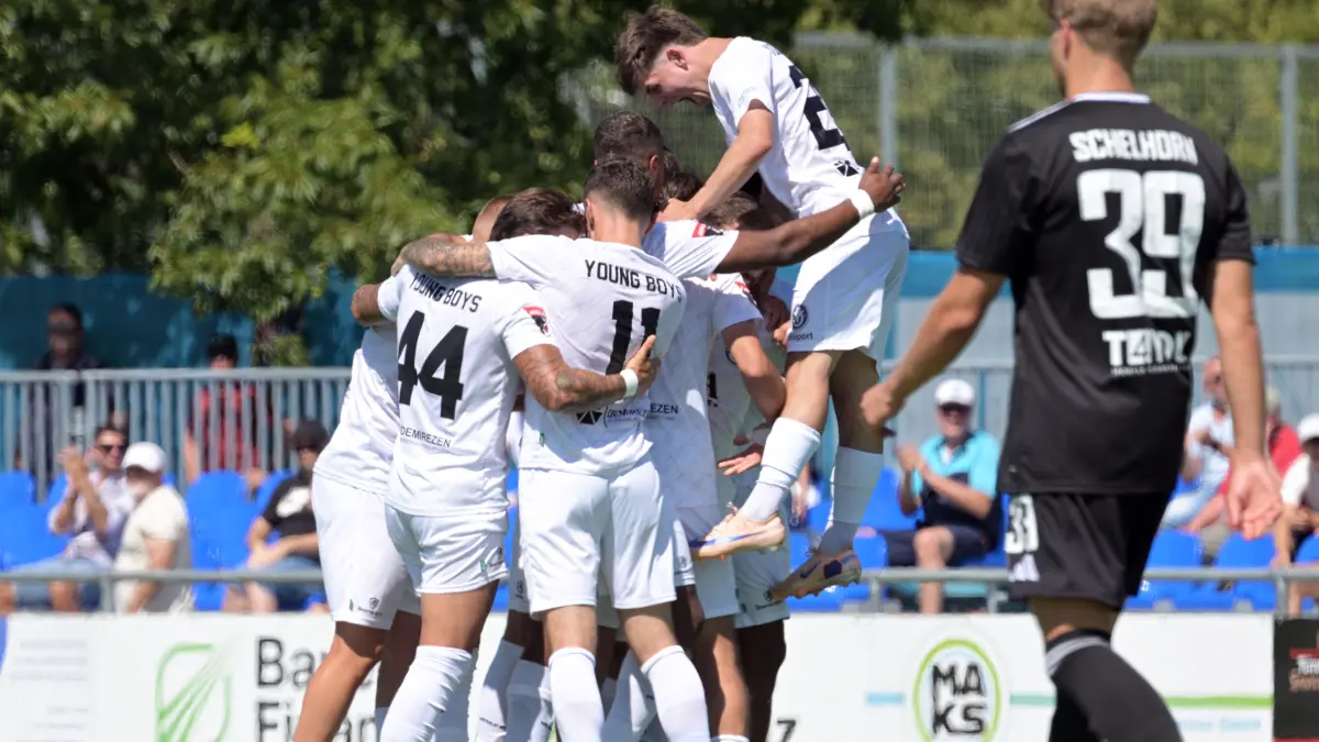 Young Boys Reutlingen vs. TSV Essingen, Fussball, Oberliga BW, 01.Spieltag, Saison 2026/2027, 08.08.2026 : Tor,Torjubel zum 1:0 der Young Boys Reutlingen durch das Tor von Hakan Aktepe (Young Boys Reutlingen, #17)
Young Boys Reutlingen vs. TSV Essingen,
Fussball, Oberliga BW, 01.Spieltag, Saison 2026/2027, 08.08.2026
Foto: Eibner-Pressefoto/ Tobias Baur
