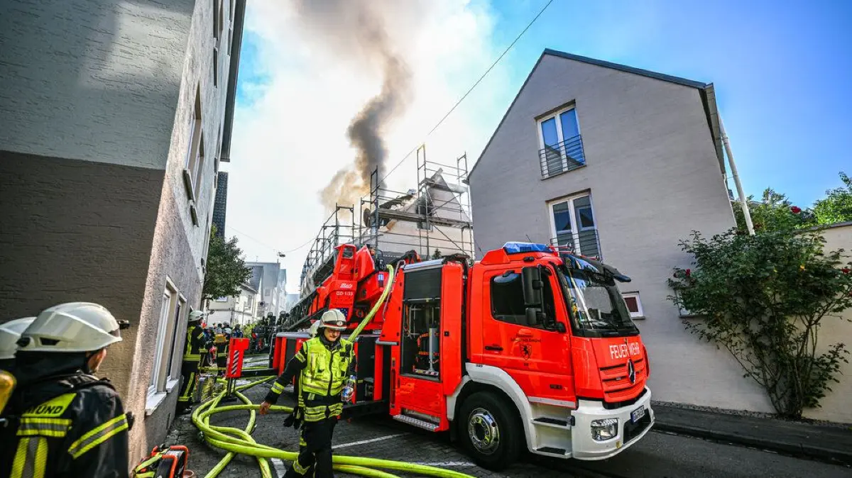 Starke Rauchentwicklung über der Schwäbisch Gmünder Altstadt.
