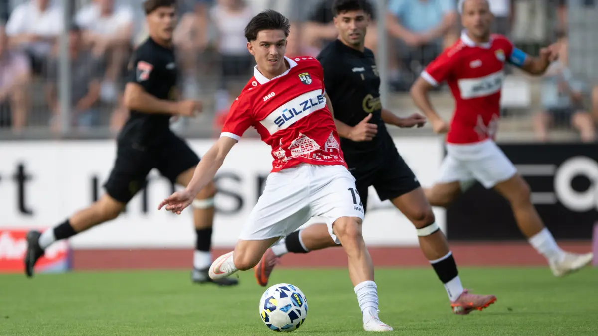 TSG Balingen vs. FC 08 Villingen, Fussball, Oberliga Baden Wuerttemberg, 1. Spieltag, Saison 2026/2027, 07.08.2026,: Maxim Schmalz (TSG Balingen, #17) mit einem auffaelligen Spiel,
TSG Balingen vs. FC 08 Villingen, Fussball, Oberliga Baden Wuerttemberg, 1. Spieltag, Saison 2026/2027, 07.08.2026,
Eibner-Pressefoto/Andreas Ulmer