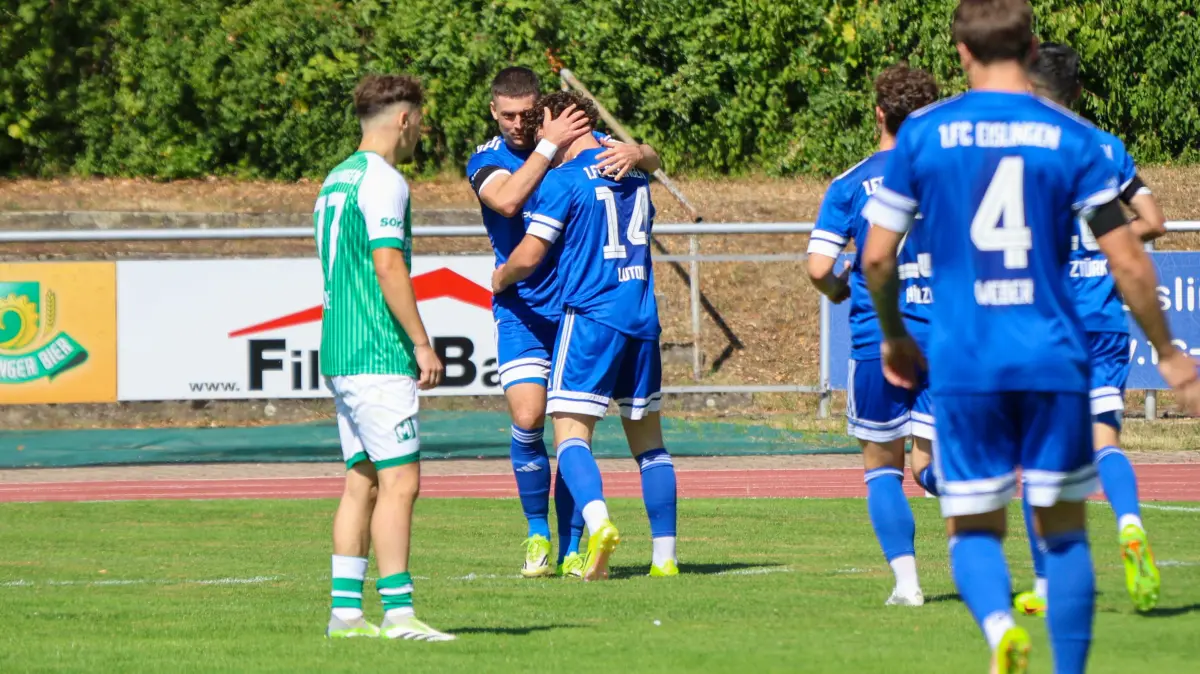 1. FC Eislingen - GSV Maichingen: 1. FC Eislingen - GSV Maichingen
Florijan Lutolli (14) stellte den Spielverlauf auf den Kopf und machte das 1:0 für Eislingen.