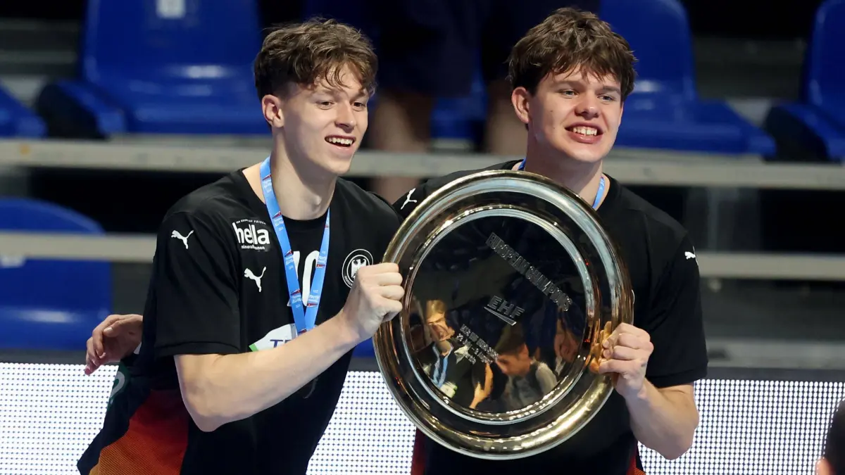 09.08.2026 Belgrade Germany-Slovenia European U18 men s handball championship final tournament final match Kalle Gaugisc: 09.08.2026 Belgrade Germany-Slovenia European U18 men s handball championship final tournament final match Kalle Gaugisch,Lenn Strobel Germany Euro champion plate :