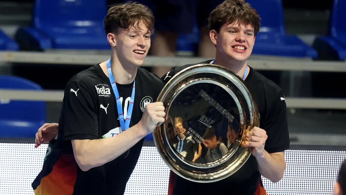 09.08.2026 Belgrade Germany-Slovenia European U18 men s handball championship final tournament final match Kalle Gaugisc: 09.08.2026 Belgrade Germany-Slovenia European U18 men s handball championship final tournament final match Kalle Gaugisch,Lenn Strobel Germany Euro champion plate :