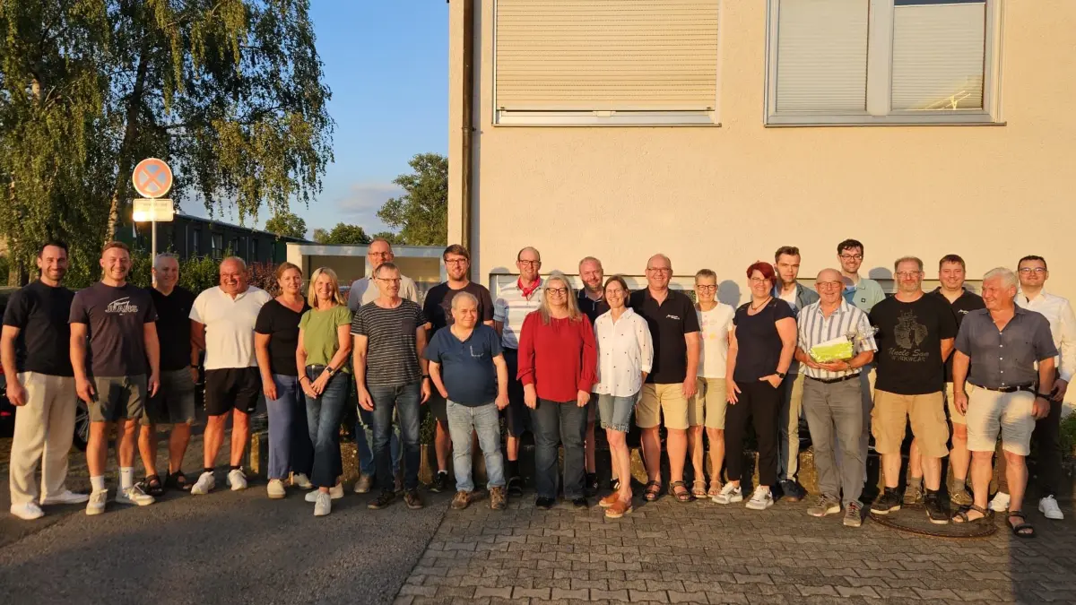 Die Teilnehmenden der Gründungsversammlung stellten sich gemeinsam zum Gruppenfoto.