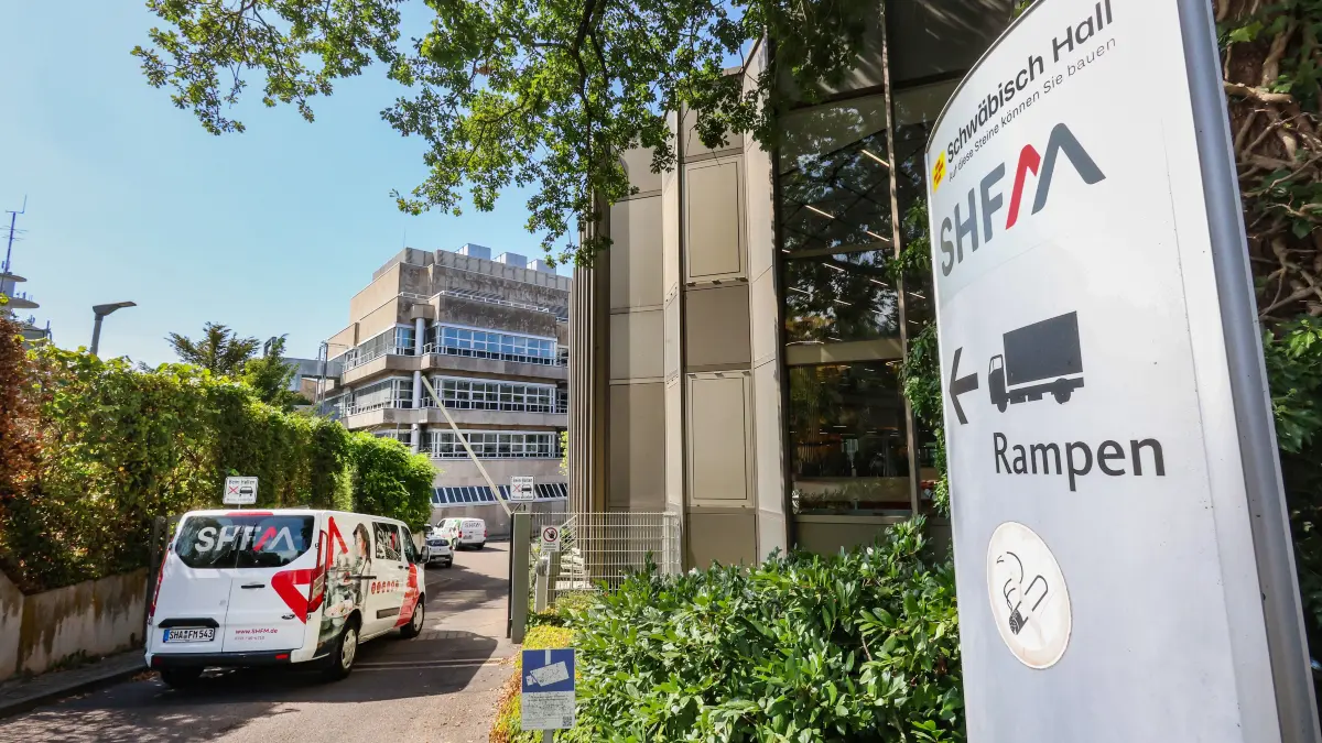 Bausparkasse Schwäbisch Hall Facility Management SHFM, Anlieferverkehr, Lieferverkehr, Ärger im Frankenweg mit Anwohner wegen Lärm am Abend beim Ausladen, Laster, LKW etc