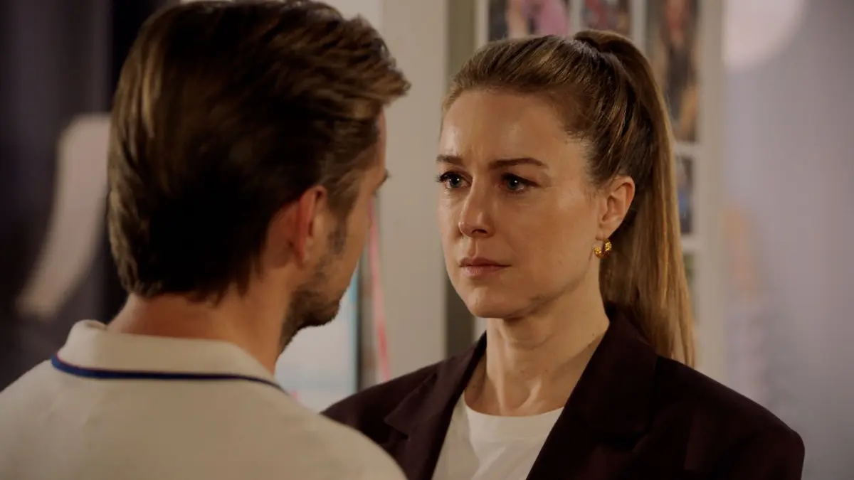 Philip (Jörn Schlövoigt) und Jessica (Nina Ensmann) wollen ihrer Liebe eine zweite Chance geben.