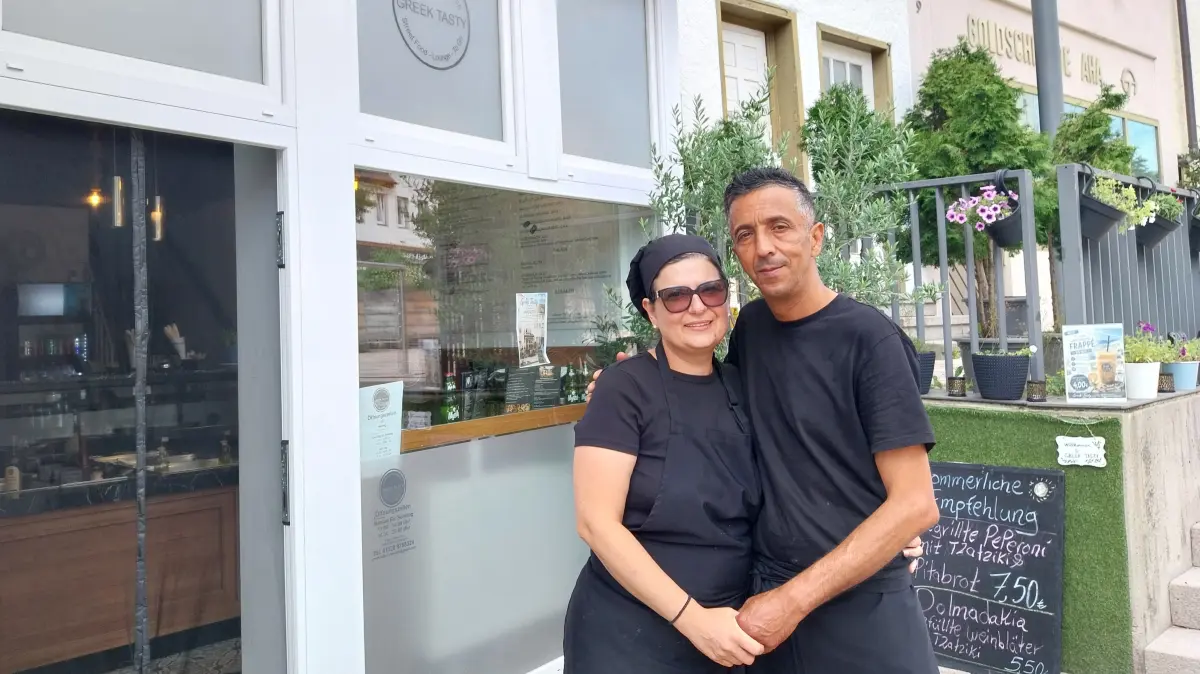 Zoi und Hamouch Rahal haben mit dem "Greek Tasty" einen Hauch Griechenland in die Ebinger Innenstadt gebracht. Im August schließen die beiden ihren Imbiss wieder.