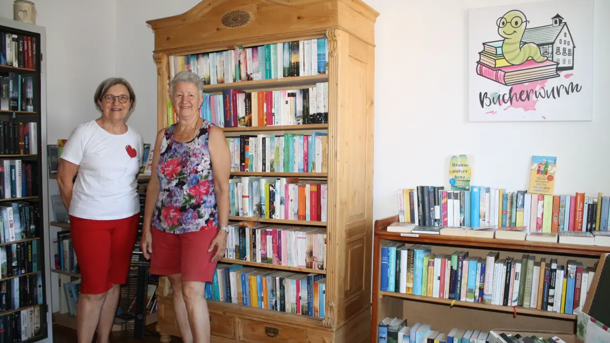 Roßwälden Bücherwurm Renate Deckenbach (links), Rosina Schmidt
