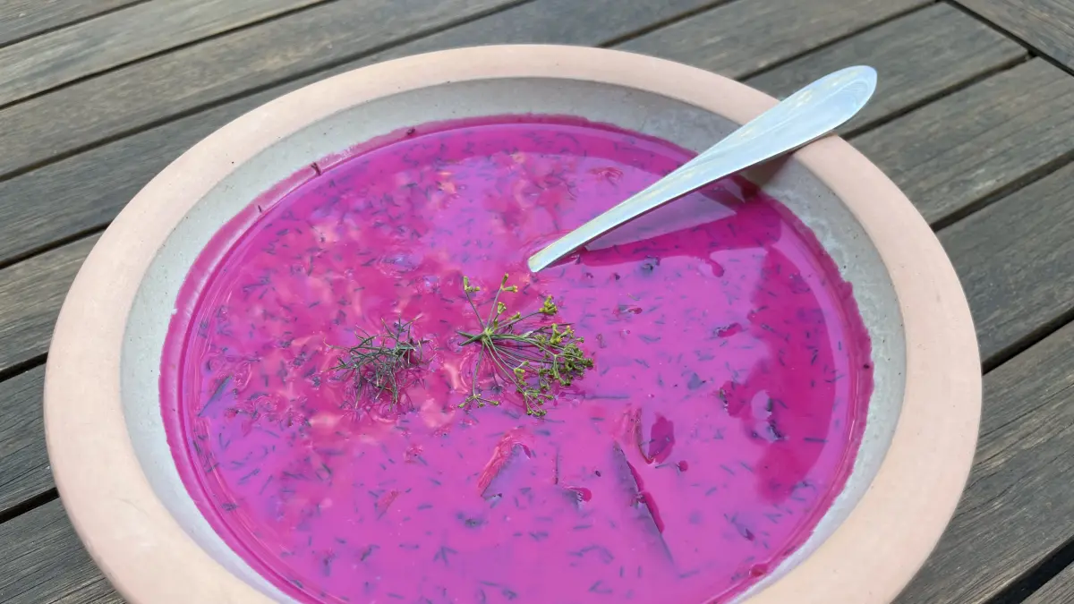 Kalte Rote-Bete-Suppe bringt an heißen Tagen eine leckere Erfrischung.