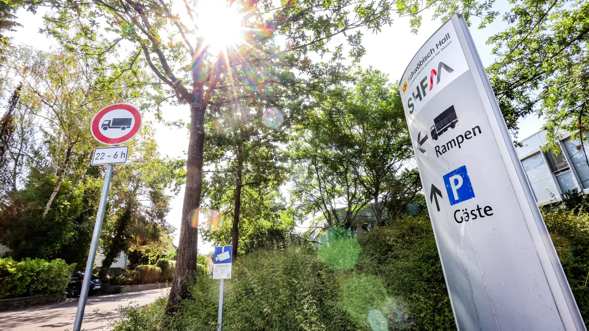 Bausparkasse Schwäbisch Hall Facility Management SHFM, Anlieferverkehr, Lieferverkehr, Ärger im Frankenweg mit Anwohner wegen Lärm am Abend beim Ausladen, Laster, LKW etc