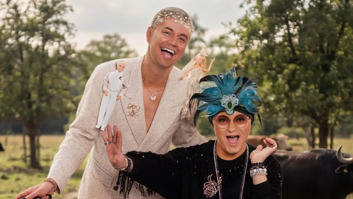 Marcell Damaschke (l.) tritt mit seinem Partner beim „Sommerhaus der Stars“ an.
