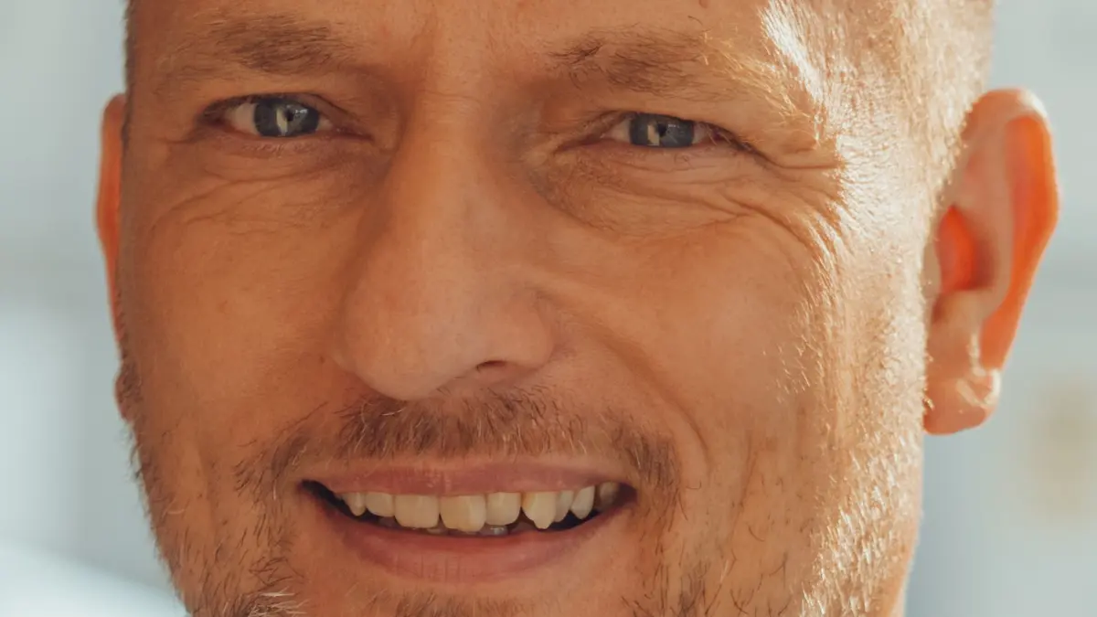 GZSZ-Rolle Michi Bode (Lars Pape) verkuppelt ein zerstrittenes Serienpaar.