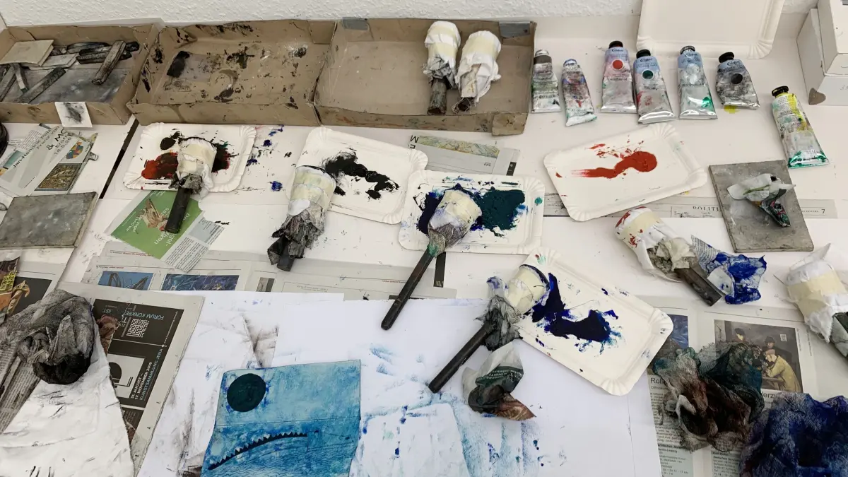 Impressionen von 25 Jahren Sommerakademie in Schwäbisch Hall; zwei Wochen lang gibt es ein Kurse an der Haller Akademie der Künste; hier ein Bilck auf den Arbeitstisch beim Kurs Radieren
