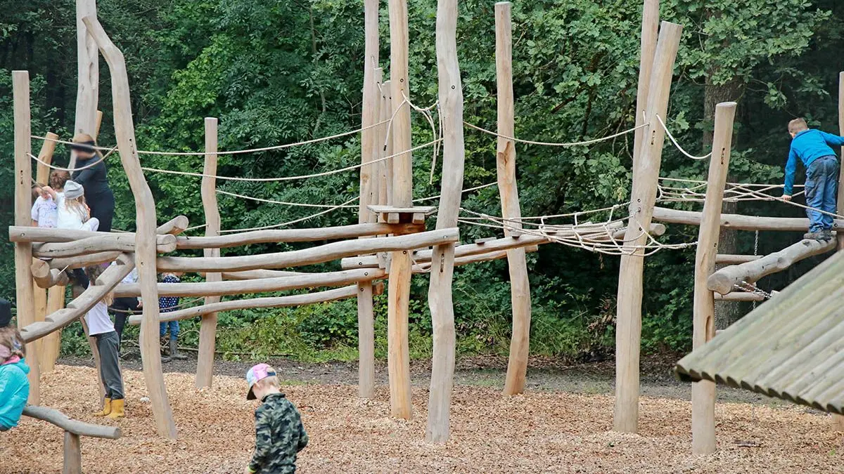 Die Stadtranderholung am Waldspielplatz ist sowohl vom Wetter als auch von der Natur abhängig.
