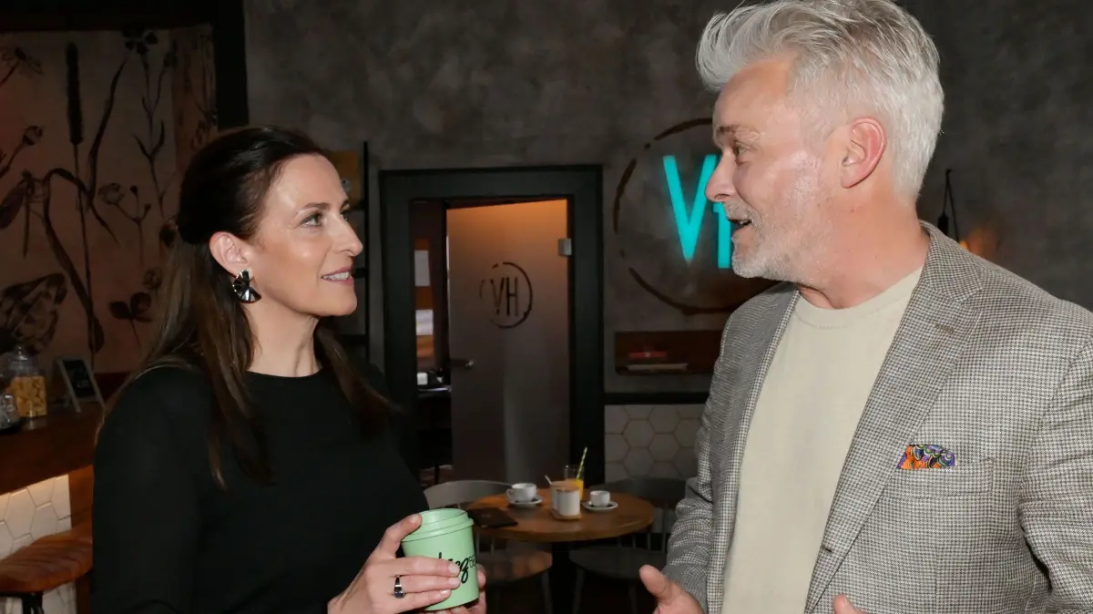 Katrin (Ulrike Frank) und Richard Kaltenbach (Stephan Schill) arbeiten ab sofort zusammen.