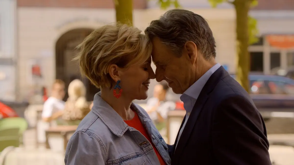 Yvonne (Gisa Zach) und Jo Gerner (Wolfgang Bahro) feiern ihre Versöhnung bei GZSZ.