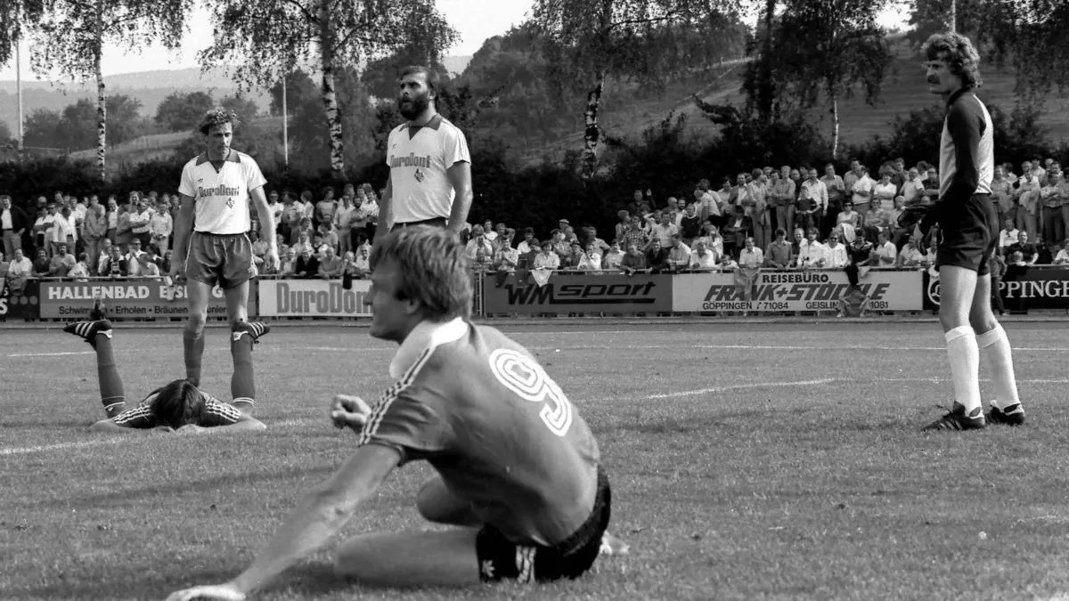Martin "Bomber" Büchler (mit Bart) feierte mit dem FC Eislingen große Erfolge.