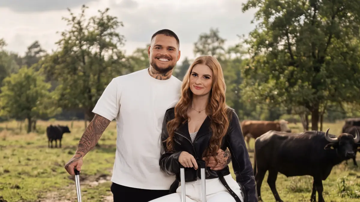 Nico Legat nimmt mit seiner Freundin Laura am "Sommerhaus der Stars" teil.