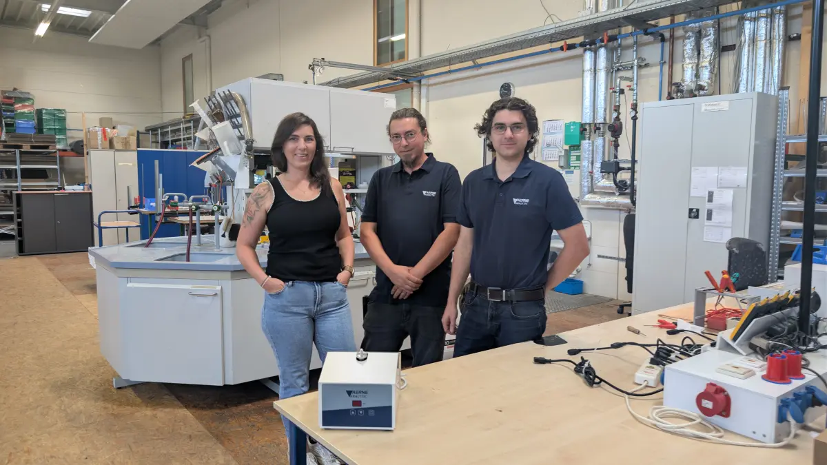 Tamara Kallenbach, Alexander und Markus Thalhofer in der Produktion von Aerne Analytic.
