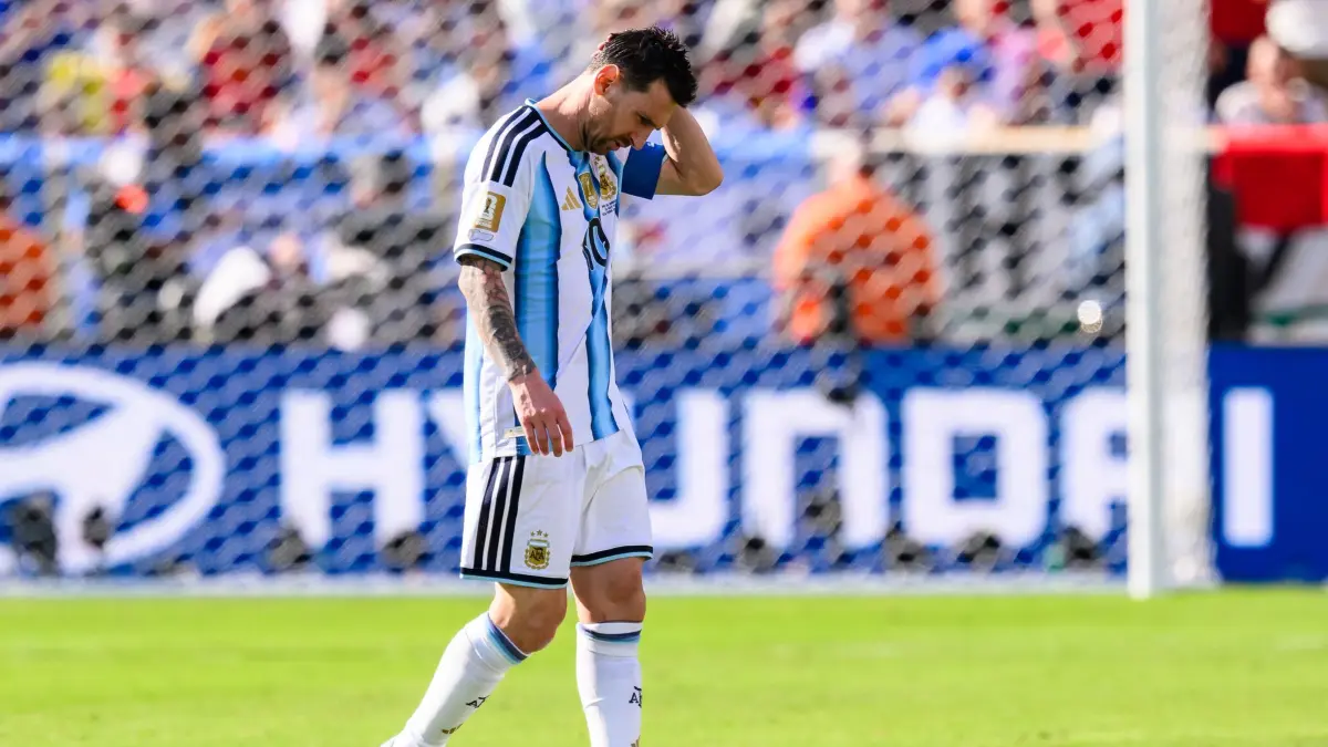 Lionel Messi: ARCHIV - 19.07.2026, USA, East Rutherford: Fußball, Männer: WM, Spanien - Argentinien, Finalrunde, Finale, New-York-New-Jersey-Stadion, Lionel Messi (Argentinien) reagiert unzufrieden. (zu dpa: «Messis emotionaler Post für Vater: «Will es nicht wahrhaben»») Foto: Tom Weller/dpa +++ dpa-Bildfunk +++