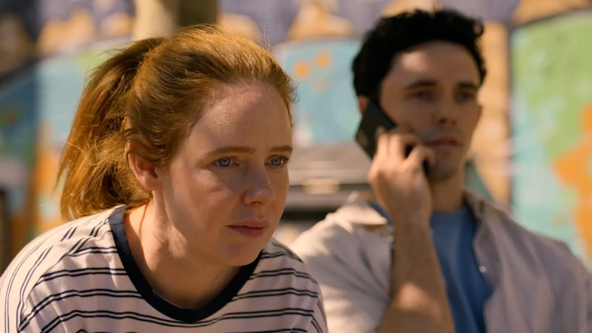 Toni (Olivia Marei) muss jetzt ohne Luis (Marc Weinmann) klarkommen.