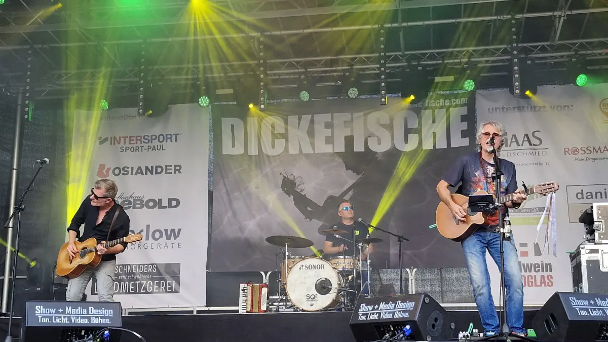 Das Trio entführte das Publikum auf eine musikalische Urlaubsinsel: Latino- und Reggae-Klänge waren angesagt.