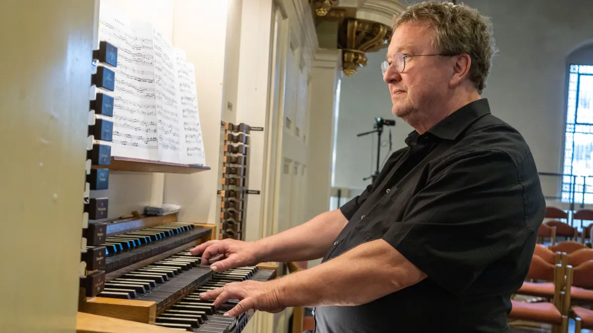 Orgelkonzert mit KMD Prof. Dr. Ingo Bredenbach (Tübingen) unter dem Motto "Vorbilder und Entwicklungen - Lehrer und Schüler". Werke von J. P. Sweelinck, D. Buxtehude, J. S. Bach u.a. Im Rahmen des Göppinger Orgelsommer, Göppingen Stadtkirche