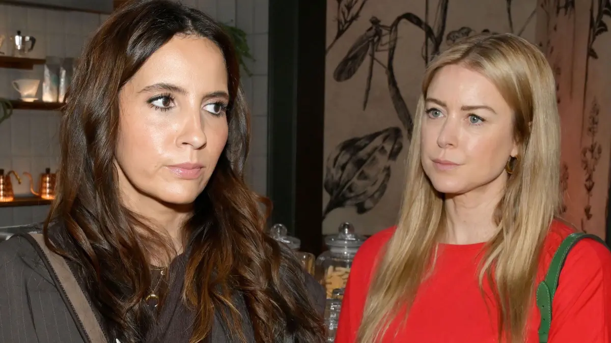 Laura (Chryssanthi Kavazi, l.) und Jessica (Nina Ensmann) sind mittlerweile Feindinnen bei GZSZ.