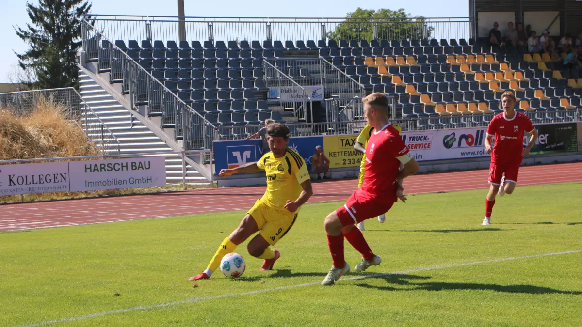Daniele Hüttl (links) und der TSV Crailsheim gewannen zum Auftakt 2:0 gegen die TSG Öhringen.