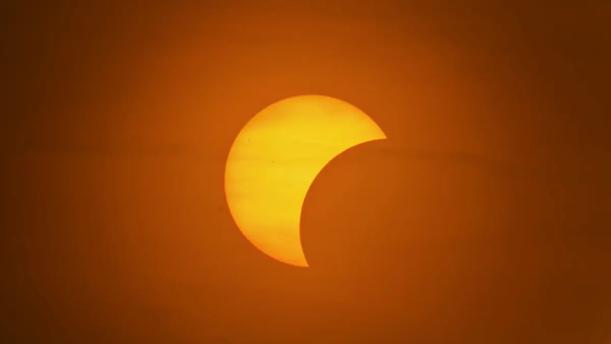 Drei Phasen der partiellen Sonnenfinsternis, 12. August 2026, Hohe Tanne, Rotenhar (Gschwend)