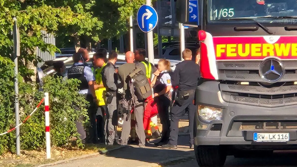 Zu einem größeren Einsatz rücken am Donnerstagnachmittag zahlreiche Einsatzkräfte zur Helios-Klinik in Rottweil aus.