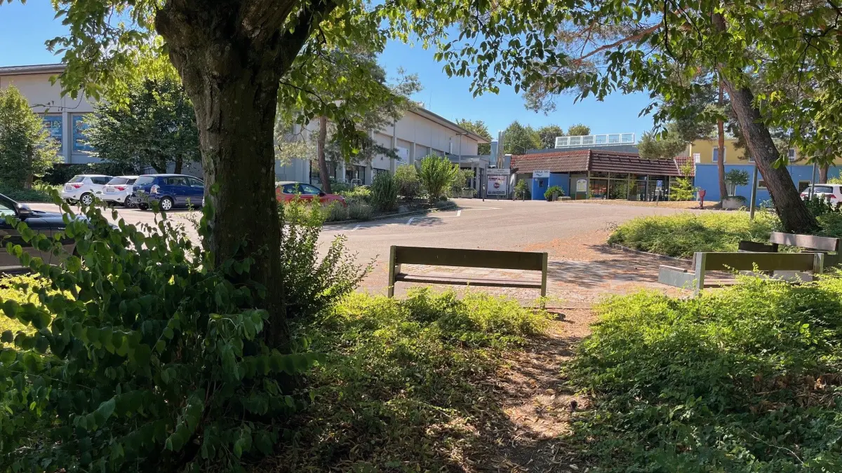 Heiningen Voralbhalle Voralbbad Blick vom Parkplatz