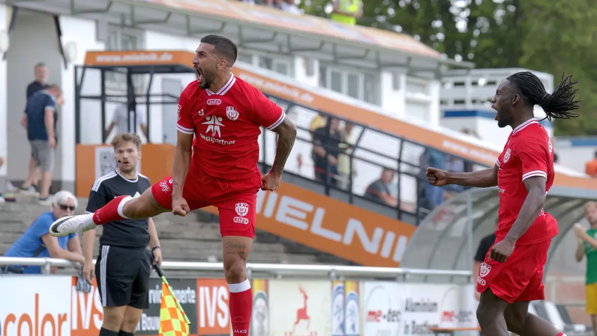 Fussball OL | FC 08 Villingen vs. SSV Reutlingen: Fussball OL | FC 08 Villingen (weiss) vs. SSV Reutlingen (rot) // 2026-08-15 // Foto: JoBaur // Torjubel 2:0 - #9 Konstantinos Markopoulos (SSV Reutlingen) / #11 Wycliff Yeboah (SSV Reutlingen)
