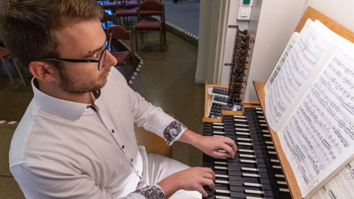 Orgelkonzert mit Julian Heinz (Stuttgart) unter dem Motto "Zeitachse". Werke von J. S. Bach, W. A. Mozart, M. Dupré u.a. Im Rahmen des Göppinger Orgelsommer, Göppingen Stadtkirche