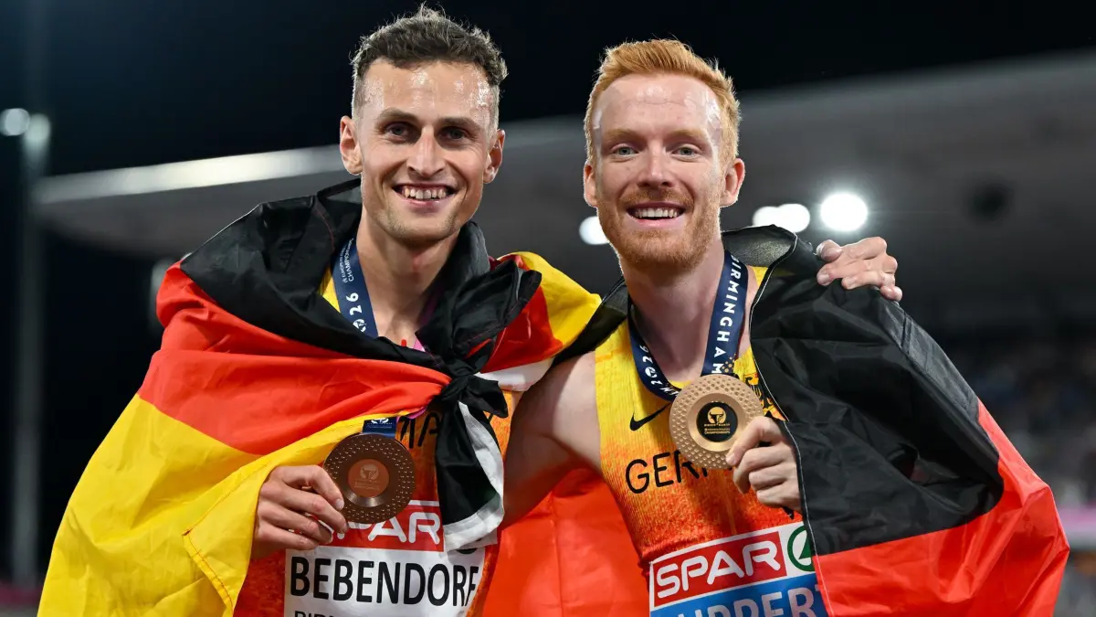 Leichtathletik: Europameisterschaft: 16.08.2026, Großbritannien, Birmingham: Leichtathletik: Europameisterschaft, Männer, 3.000 Meter Hindernis, Finale, Karl Bebendorf (Bronze, Deutschland) und Frederik Ruppert (Gold, Deutschland) jubeln nach dem Rennen. Foto: Sven Hoppe/dpa +++ dpa-Bildfunk +++