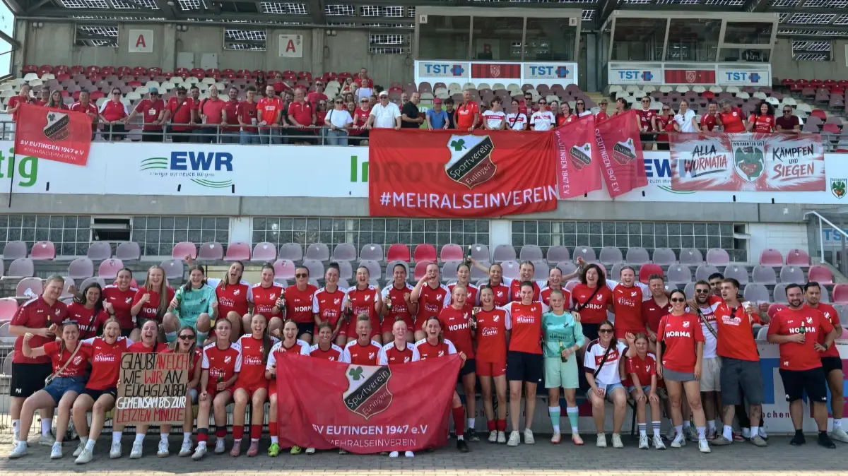 So sehen Siegerinnen aus: Der SV Eutingen ist zum ersten Mal in der Vereinsgeschichte in die 1. Runde des DFB-Pokals eingezogen.